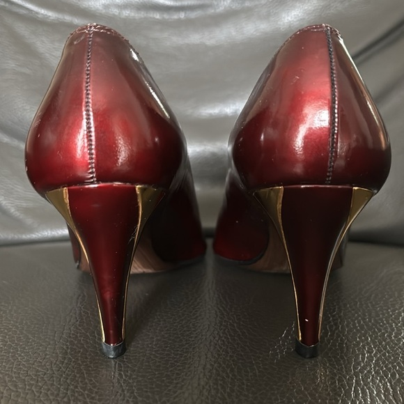 Stuart Weitzman Burgundy and Gold Patent Leather High Heels Sz 7 - Picture 5 of 13